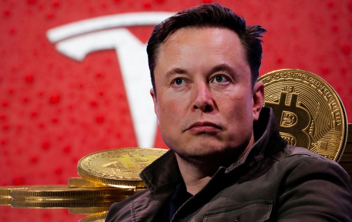 Tesla-topman Elon Musk laat weten dat zijn bedrijf niet langer de cryptomunt bitcoin aanneemt als betaalmiddel voor auto's.