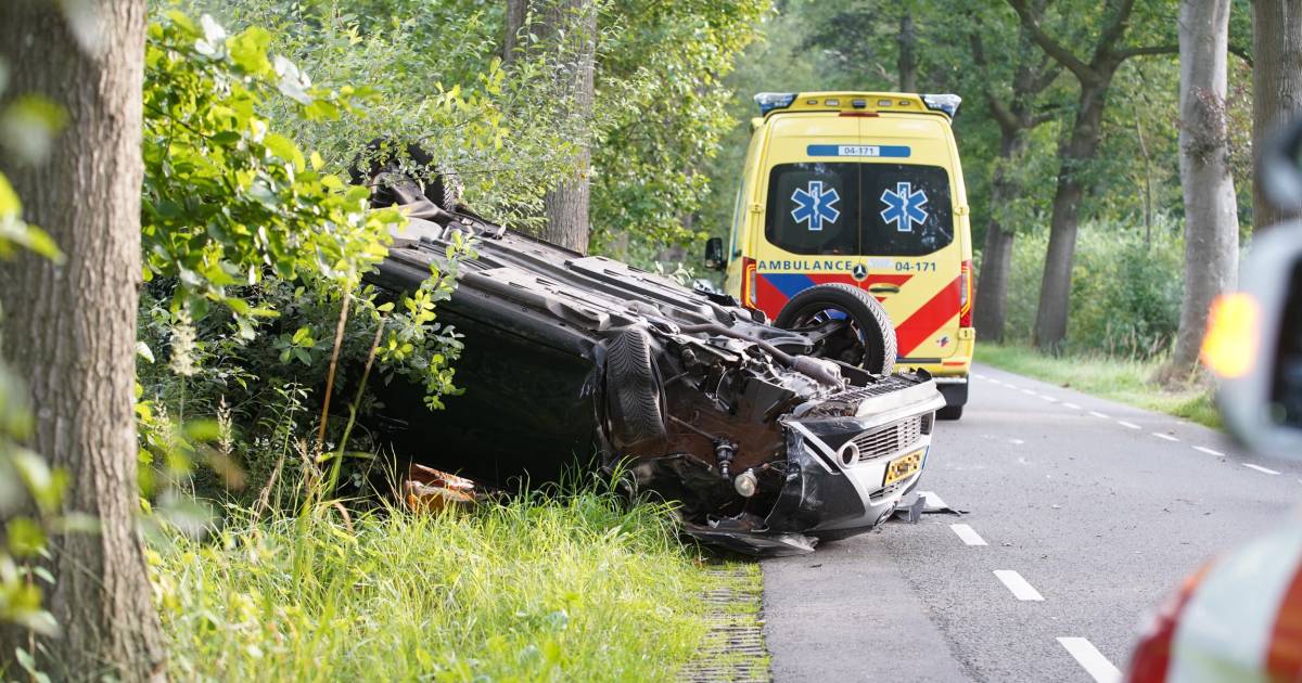 Vrouw ramt links een boom, rechts een boom en slaat over de kop bij Bathmen
