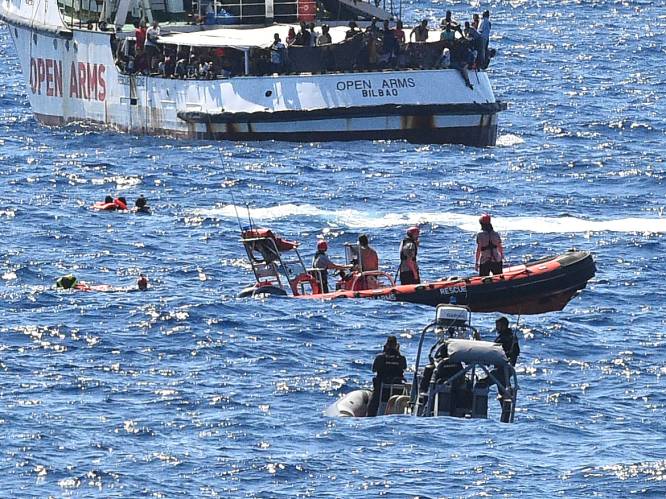 Italiaans parket beveelt inbeslagname Open Arms: migranten komen aan wal in Lampedusa