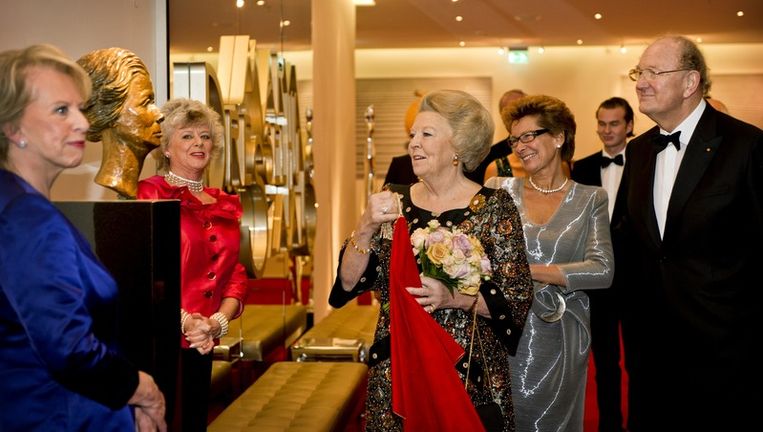 Koningin Beatrix in gezelschap van Joop en Janine van den Ende Beeld anp