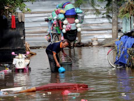 Dodental overstromingen Jakarta loopt op naar boven de vijftig