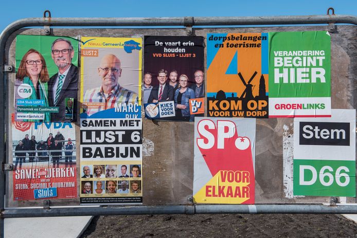 Verkiezingsbord in Schoondijke, bij de gemeenteraadsverkiezingen in 2018.