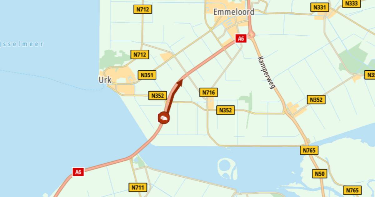 Busje in de berm langs de