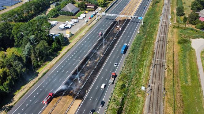 A16 tussen Dordrecht en Moerdijkbrug weer vrijgegeven na bermbrand
