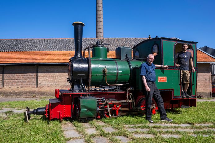 smalspoormuseum-in-de-wolken-met-zijn-eerste-stoomlocomotief
