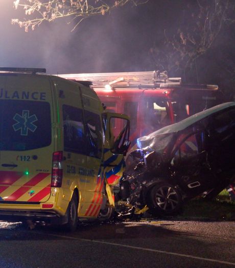 Drie doden door botsing tussen ambulance en auto in Helmond