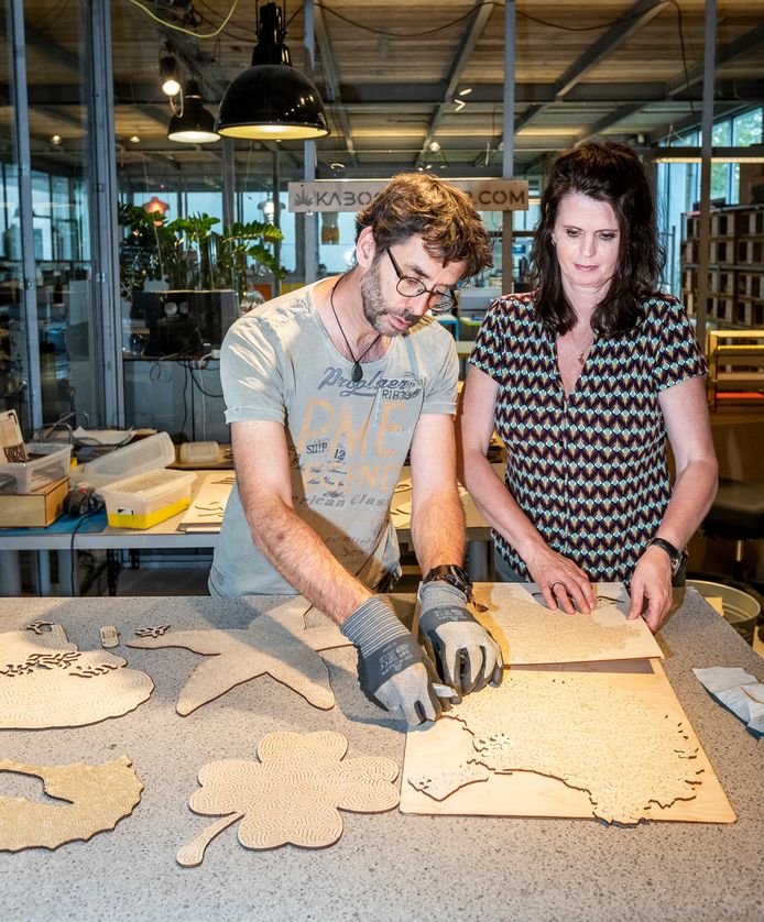 Annette Tol and Matthijs Keuper started doing something different during the Corona crisis. They now make wooden puzzles.