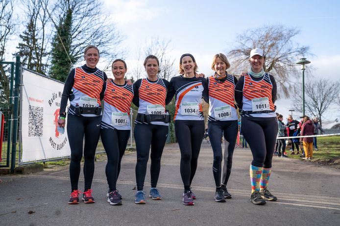 De negende editie van de Nieuwjaarsrun lokte zo'n 700 sportievelingen naar Linkeroever.
