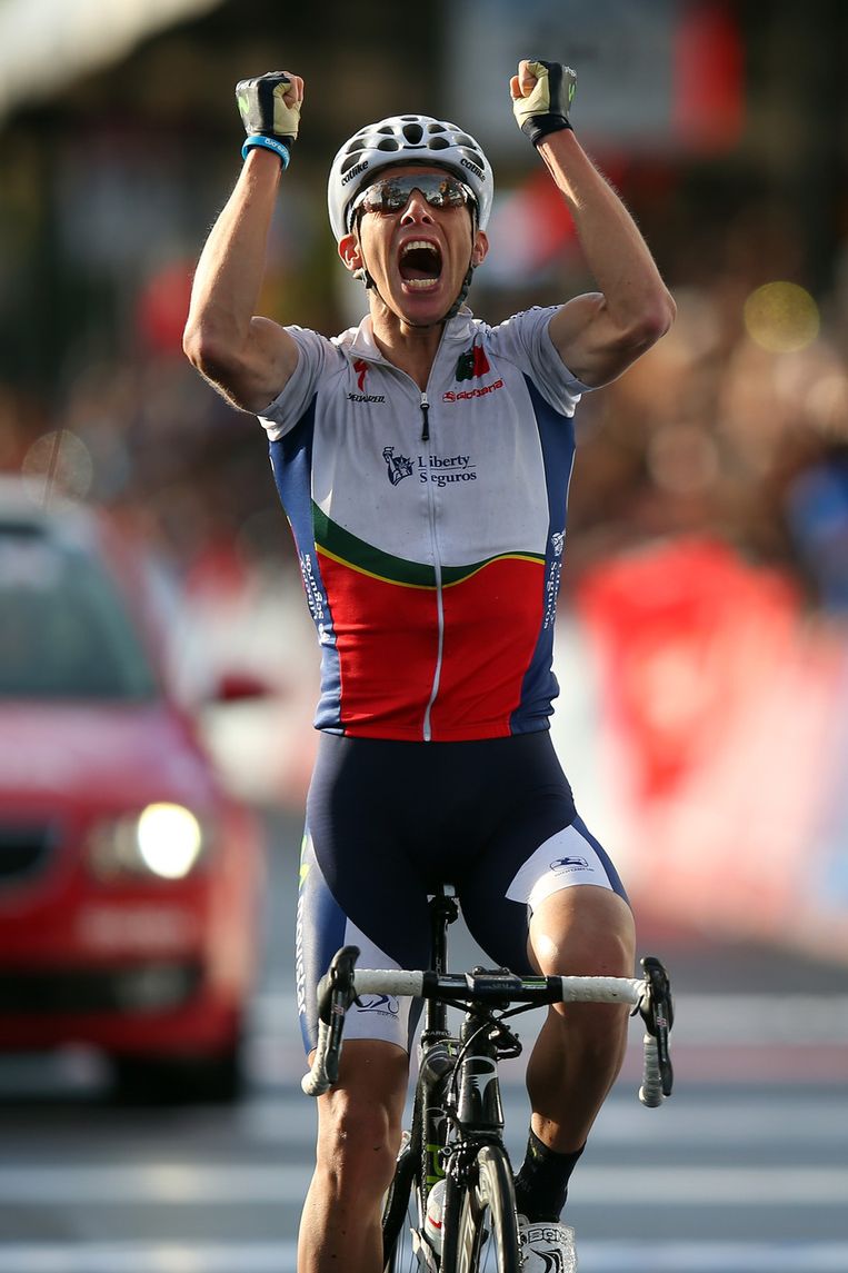 Rui Costa pakte de eerste Portugese regenboogtrui ooit. Beeld GETTY