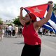 President Cuba roept aanhangers op spontane betogingen neer te slaan