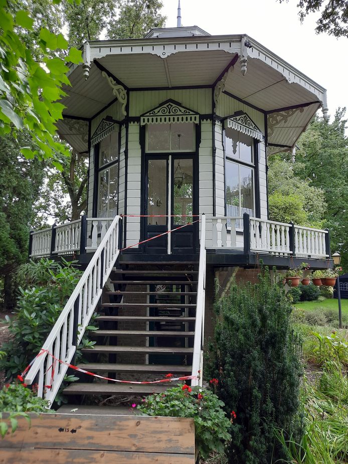 Het charmante, uit 1890 daterende theehuisje in Floralia Park in Oosterhout is tot nader order gesloten omdat het niet meer aan de veiligheidsvoorschriften voldoet.