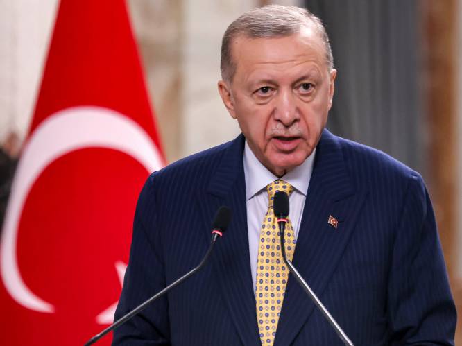 KIJK. “Vampier” en “psychopaat”: Erdogan gaat opnieuw in de aanval tegen Netanyahu en beschuldigt VS en Europa van genocide