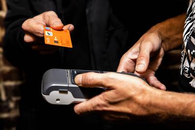 Un voleur tente d’utiliser la carte bancaire d’un commerçant... dans son magasin à Coo