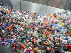 Kwestie van de Week: statiegeld op plastic flesjes moet omhoog