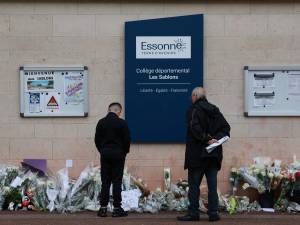 Ils ne voulaient pas que leur soeur échange avec des garçons: quatre jeunes mis en examen après la mort d’un ado près de Paris