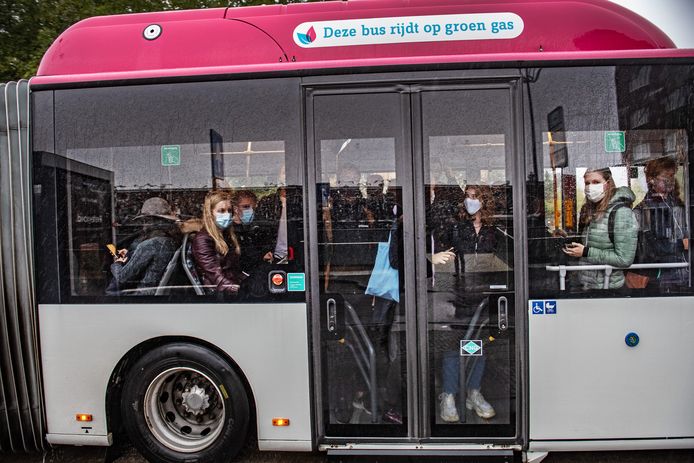 Chauffeurs In Angst Om Overvolle Studentenbussen Dit Is Spelen Met Vuur Gaan Wij Per Bus Het Coronavirus Bezorgen Nijmegen Gelderlander Nl