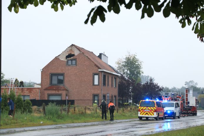 Woning zwaar getroffen door blikseminslag | Waasmunster ...