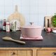 WIN: Roze keukenprinsessenpan van BK t.w.v. € 89,-