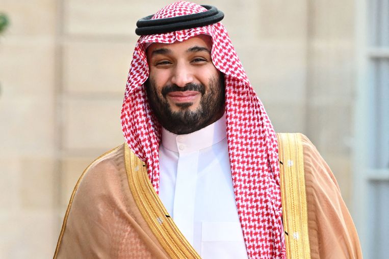 Roth ergert zich aan de westerse leiders die weer bij ‘foute’ regimes om extra olie en gas bedelen, zoals bij de Saudische kroonprins Mohammed bin Salman. Beeld AFP