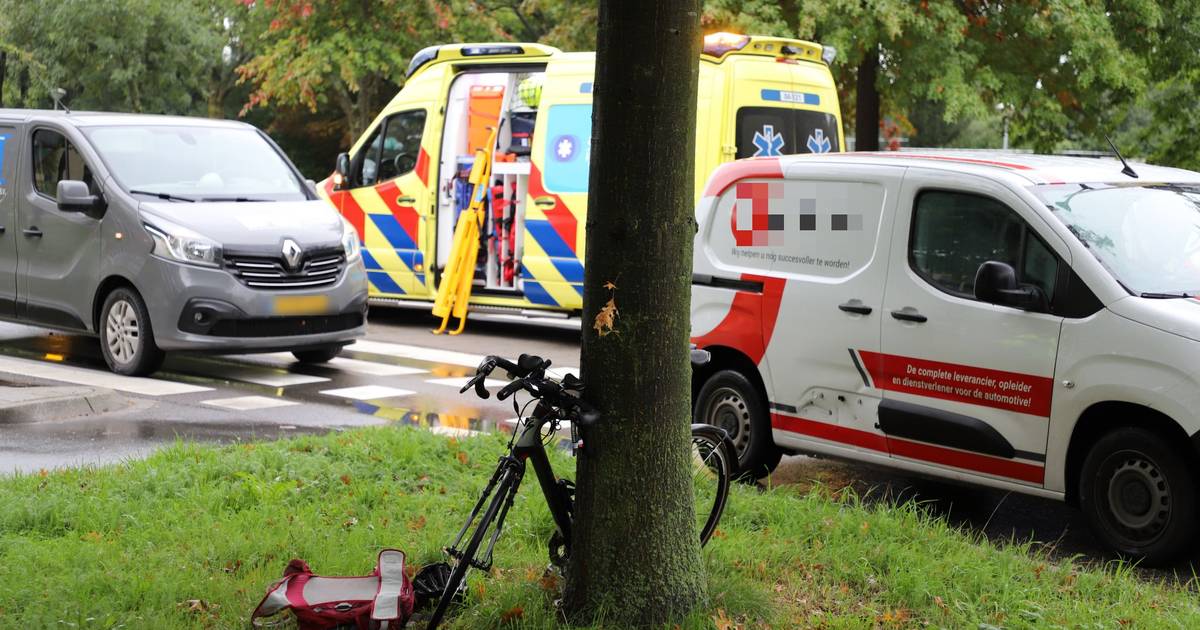Fietser aangereden in Kampen en met spoed naar ziekenhuis gebracht.