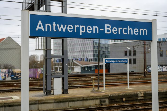 18022023 Berchem station 

 Station Antwerpen Berchem NMBS