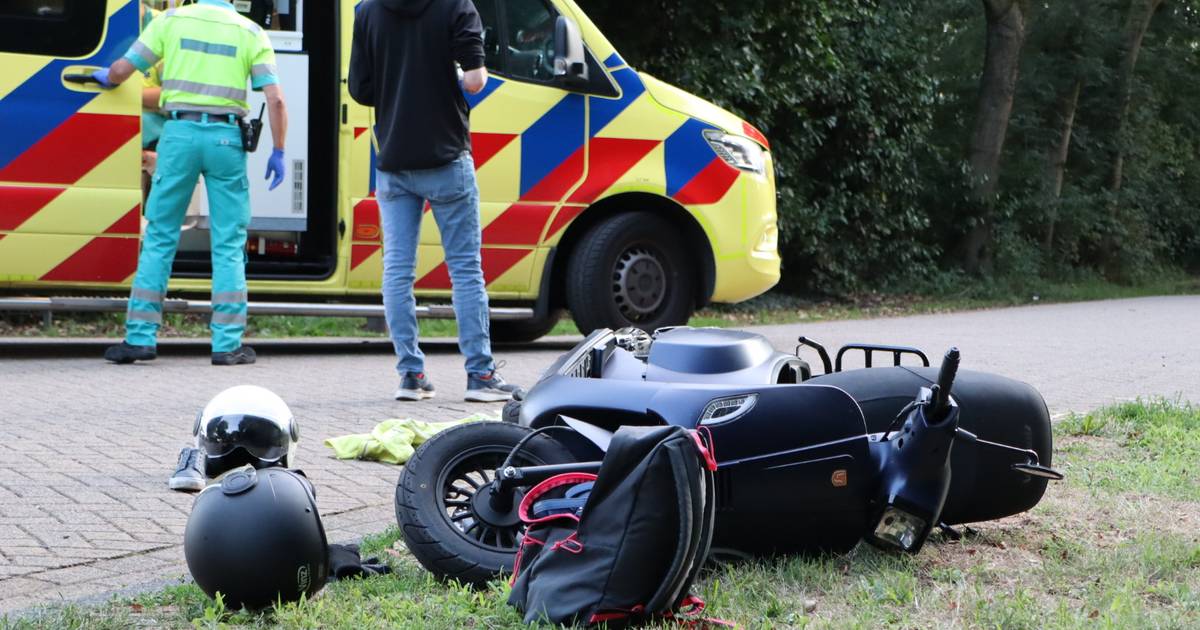 N9 tussen Schagerbrug en Julianadorp dicht door botsing met vijf autos, twee gewonden.