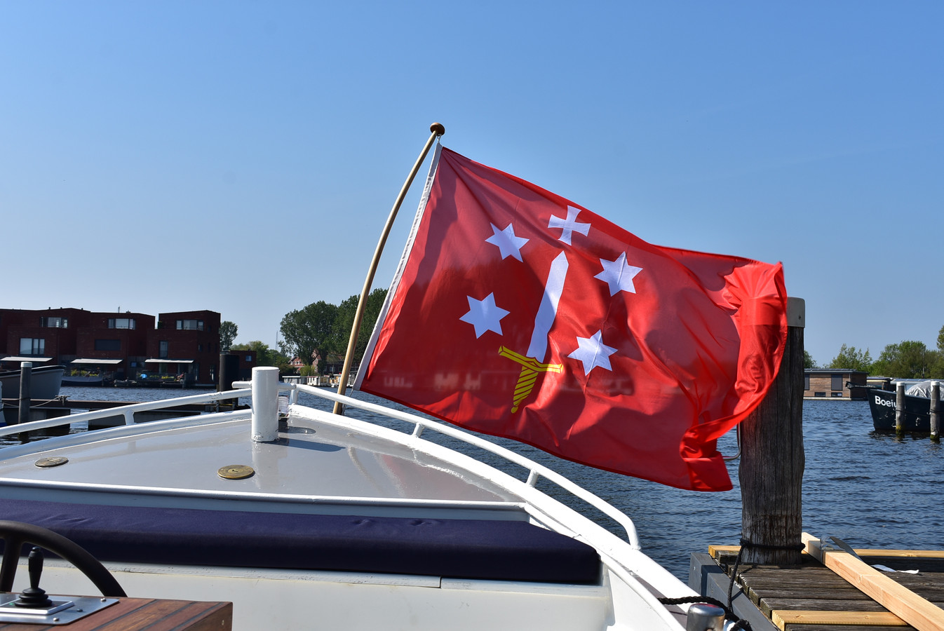 De Vlag Van Haarlem Deze Betekenis Schuilt Achter De Kleuren Foto Adnl 6463