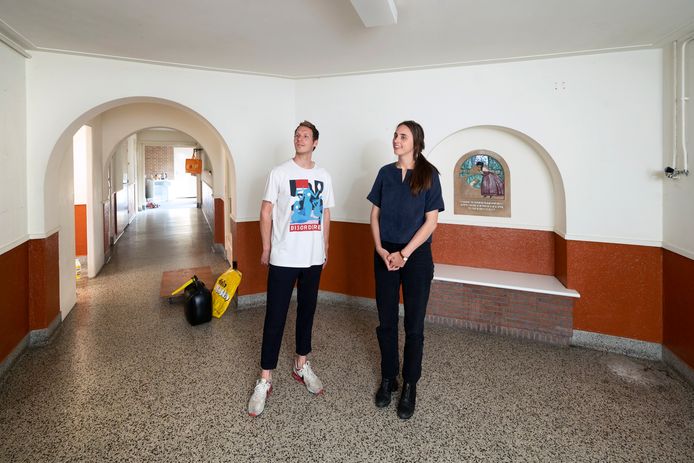Hubert Everts en Tessa Cramwinckel in de oude Willem Kölling Nutskleuterschool.