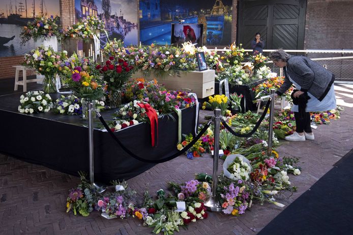 The hundreds of flowers around Piet Paulusma's coffin.