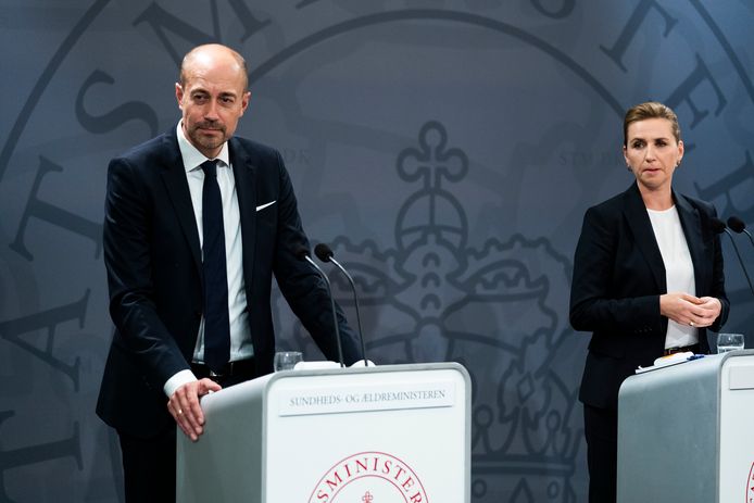 Le ministre danois de la Santé, Magnus Heunicker, et la Première ministre Mette Frederiksen