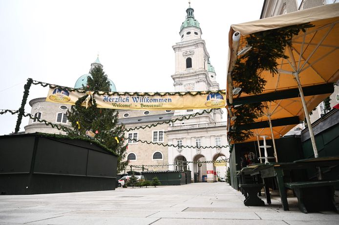 Gesloten kerstkraampjes in Salzburg.