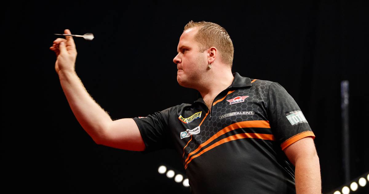 Bijrol voor Nederlandse darters in Barnsley, Dirk van Duijvenbode goed