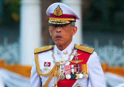 Thaise koning mist eigen kroningsfeest en gaat naar dat van koning Charles (en doet dat in overdreven luxe)