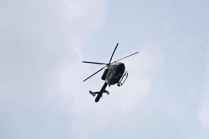 (Themabeeld) - De politie zette vannacht een helikopter in.