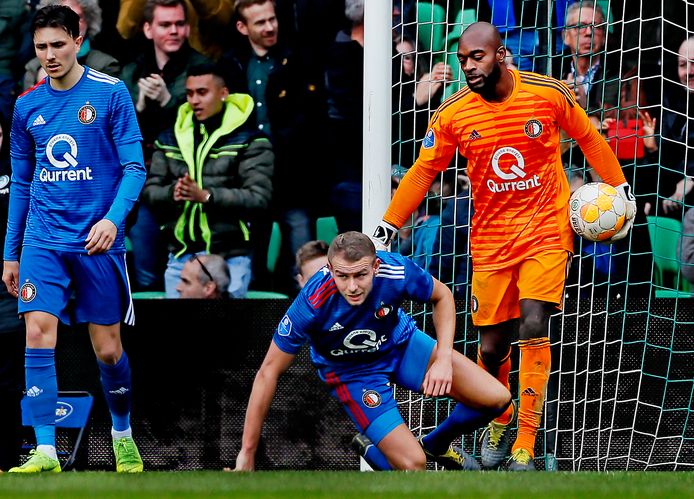 Sven van  Beek heeft zijn eigen doelman Kenneth Vermeer gepasseerd waardoor Feyenoord in 2019 met 1-0 verliest van FC Groningen.