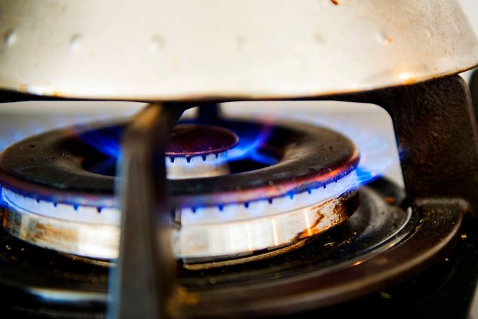 De energienota gaat voor alle huishoudens komend jaar met vijf tientjes omhoog.