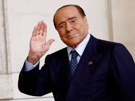 Silvio Berlusconi à nouveau hospitalisé