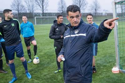 Trainer Carlos de Jonge weg bij Bruse Boys