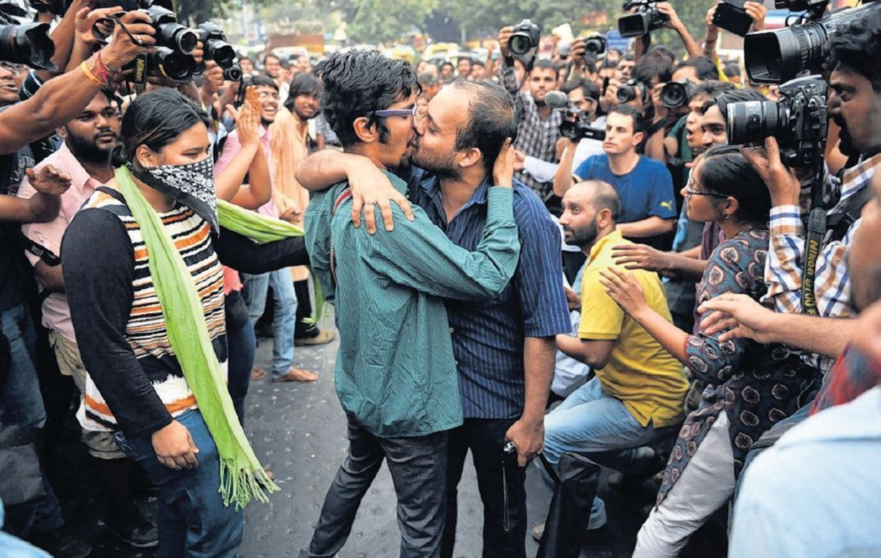 Een 'Kiss of Love'-actie in New Delhi, 8 november. Beeld afp