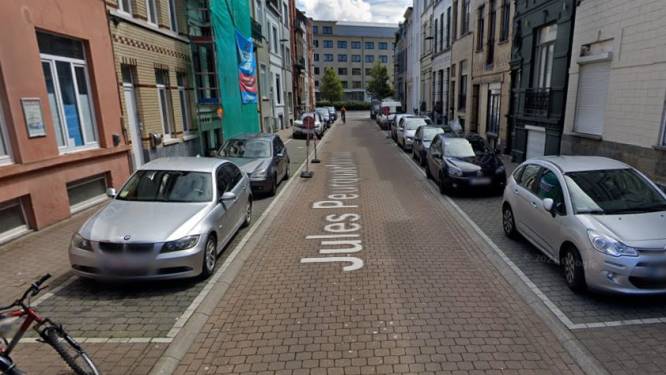 Bewoner bakt frietjes, maar valt in slaap: appartement onbewoonbaar door brand