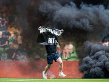 Supporters FC Groningen niet welkom in GelreDome na vuurwerkbommen en veldbestormer