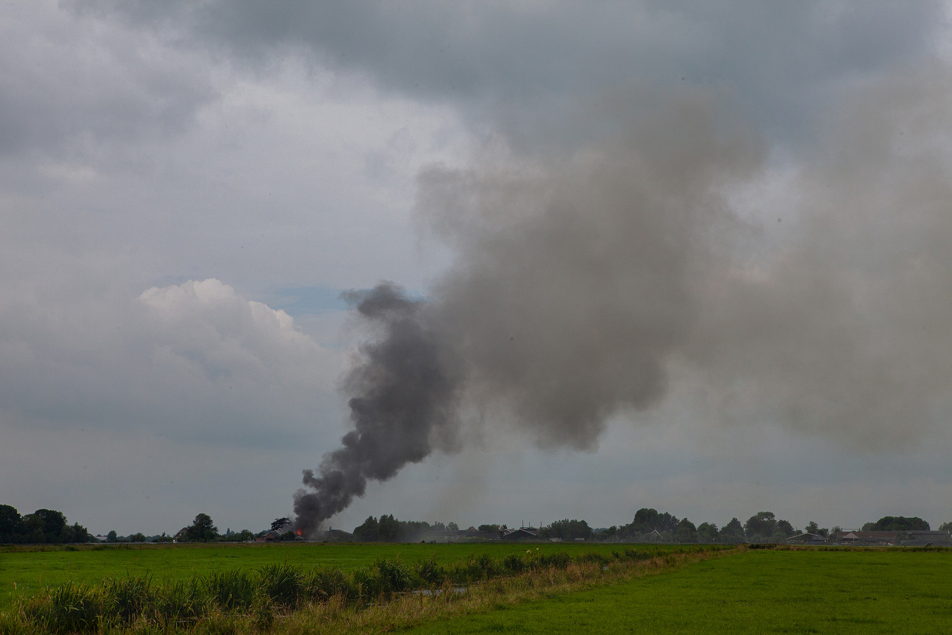 Opluchting na brand in Spengen: geen gewonden én een oldtimer uit 1949