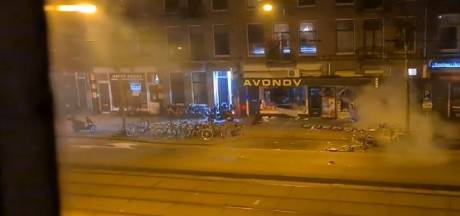 Ooggetuige filmt plofkraak bij avondwinkel in Amsterdam