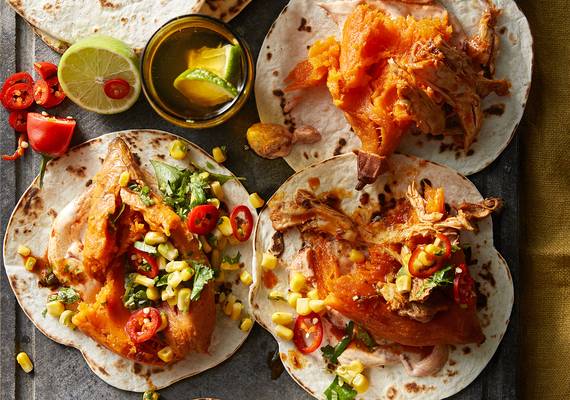 Taco’s met pulled chicken & gepofte zoete aardappel