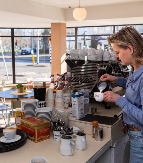 Koffie leuten bij Koffie Keuten in het Witte Dorp: ‘Hier niet het hippe en vluchtige van Strijp-S’