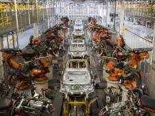 Autofabriek VDL NedCar in Limburg stilgelegd: 5000 werknemers naar huis