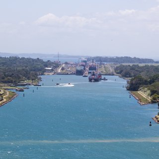 In het Panamakanaal komen oorzaak en gevolg van de klimaatcrisis elkaar heel hard tegen