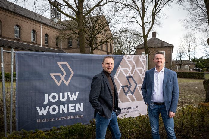 Onder de naam Jouw Wonen hebben de projectontwikkelaars Henk Wiggers (rechts) en Marko Hartmann de krachten gebundeld. De herontwikkeling van de Mariakerk in Berghuizen is een van de projecten waaraan gewerkt wordt.