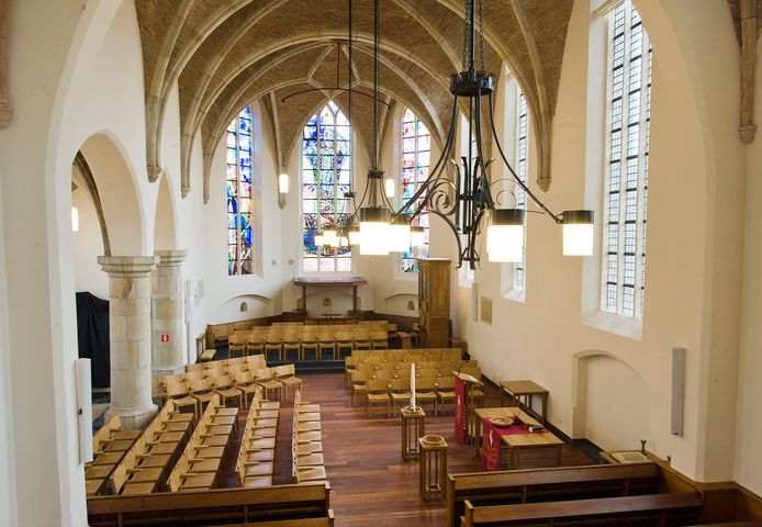 Lege kerkbanken de komende zondagen in de Joriskerk in Borculo.
