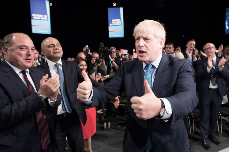 Premier Johnson na zijn toespraak op zijn partijcongres in Manchester, woensdag.  Beeld EPA